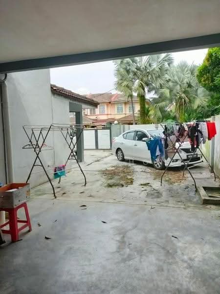 Rumah Teres 2-Tingkat untuk Dijual di Bandar Putra Permai (Seri Kembangan) - Sammi Chong - Exterior - PropertyGuru.com.my