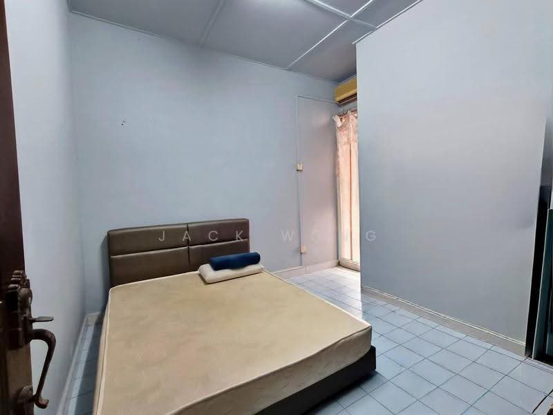 Rumah Teres 1-Tingkat untuk Dijual di Taman Johor Jaya (Johor Bahru) - Jack Wong - Bedroom - PropertyGuru.com.my