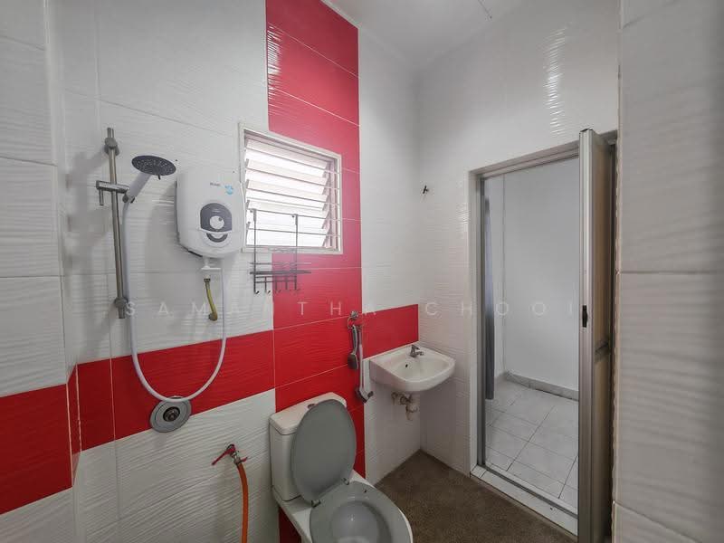 2-storey Terraced House for Sale in Taman Putra Prima (Puchong) - Samantha Chooi - Bathroom - PropertyGuru.com.my