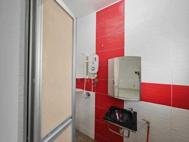 2-storey Terraced House for Sale in Taman Putra Prima (Puchong) - Samantha Chooi - Bathroom - PropertyGuru.com.my