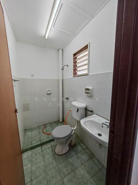 2-storey Terraced House for Sale in Taman Putra Prima (Puchong) - Samantha Chooi - Bathroom - PropertyGuru.com.my