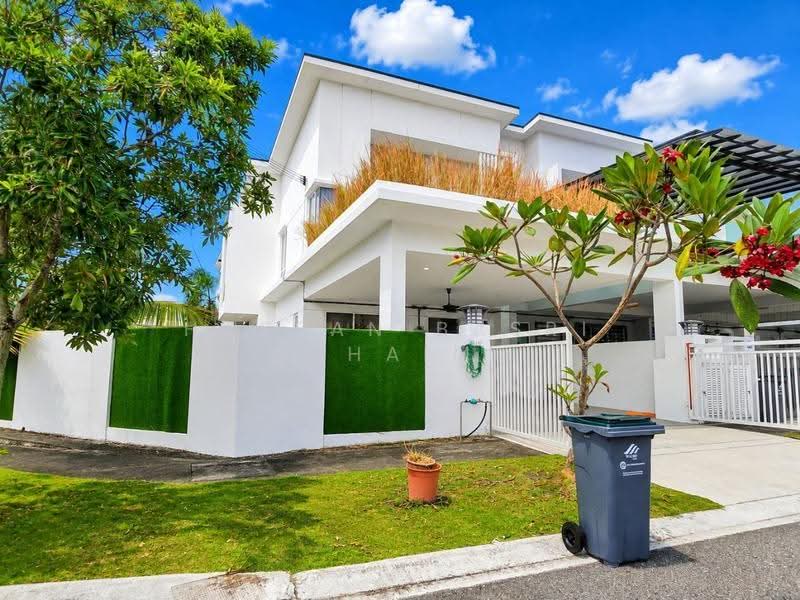 2-storey Terraced House for Sale in Bandar Sri Sendayan (Negeri Sembilan) - Hassan Basri Suhaimi - Exterior - PropertyGuru.com.my