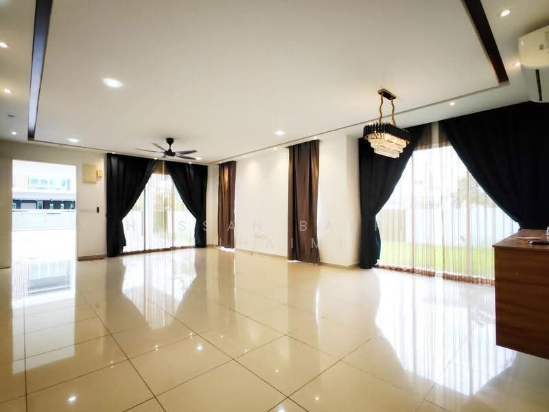 2-storey Terraced House for Sale in Bandar Sri Sendayan (Negeri Sembilan) - Hassan Basri Suhaimi - Living Room - PropertyGuru.com.my