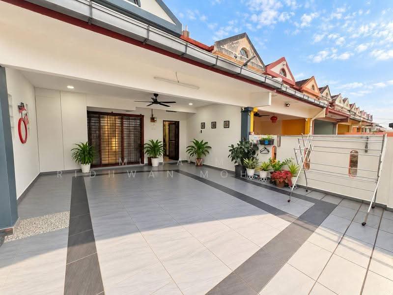 Rumah Teres 2-Tingkat untuk Dijual di Taman Putra Budiman (Balakong) - Muhammad Ridhwan Mohd Huzairi - Exterior - PropertyGuru.com.my