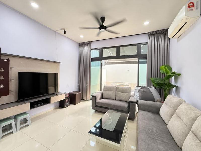Rumah Kluster untuk Dijual di Medini (Iskandar Puteri (Nusajaya)) - Jack Wong - Living Room - PropertyGuru.com.my