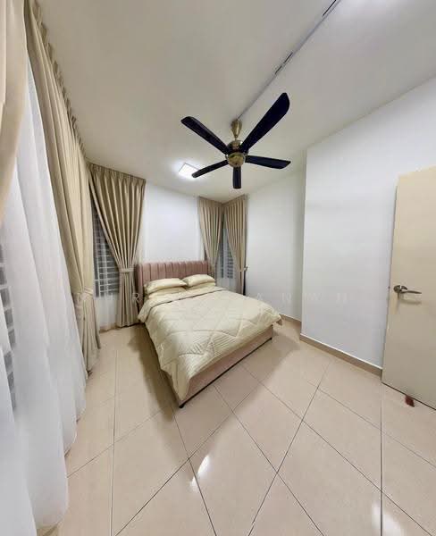 Room 2 (Middle) : RM 900/month