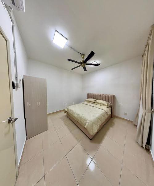 Room 3 (Middle) : RM 900/month