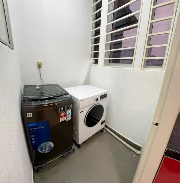 Yard (Laundry Area)