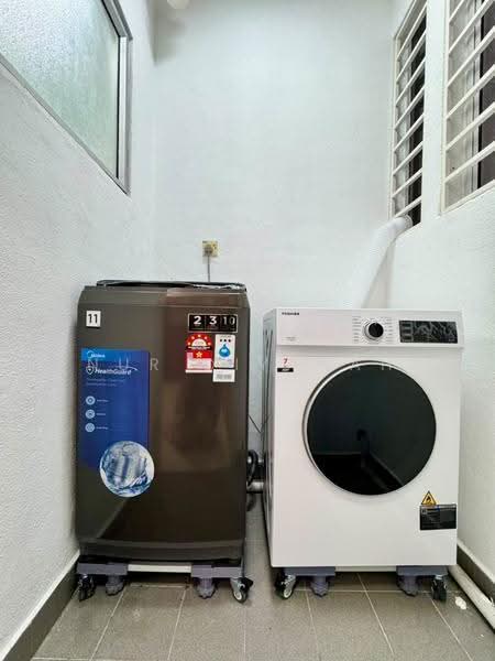 Yard (Laundry Area)