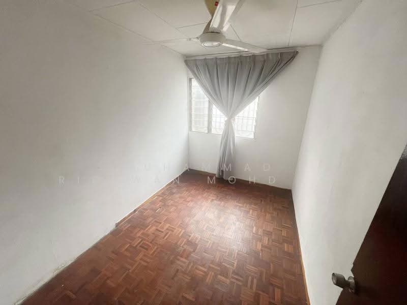 2-storey Terraced House for Sale in Taman Selayang Utama (Selayang) - Muhammad Ridhwan Mohd Huzairi - Bedroom - PropertyGuru.com.my