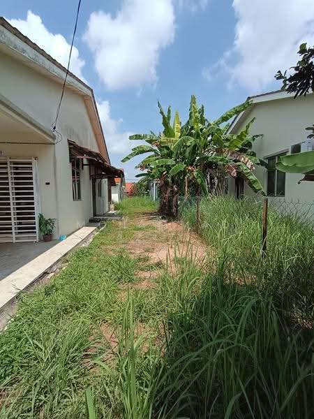 Semi-Detached House for Sale in Perkampungan Indera Sempurna (Penor) - Mohammad Azizi - Exterior - PropertyGuru.com.my
