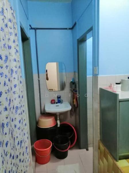 Apartment for Sale at Taman Cahaya Indah - Tom Foo - Bathroom - PropertyGuru.com.my