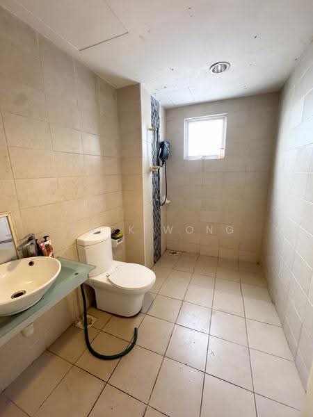 Kediaman Servis untuk Dijual di Greenfield Regency - Jack Wong - Bathroom - PropertyGuru.com.my