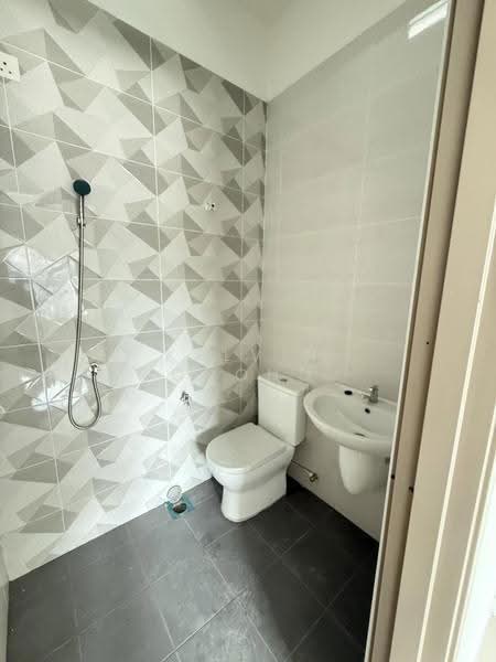 Rumah Teres 1-Tingkat untuk Disewa di Bercham (Ipoh) - Kelvin Chong - Bathroom - PropertyGuru.com.my