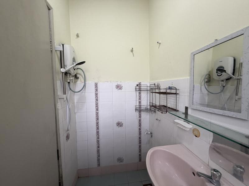 Rumah Teres 2-Tingkat untuk Dijual di BANDAR PUCHONG JAYA (Puchong) - Evelyn Cheah - Bathroom - PropertyGuru.com.my