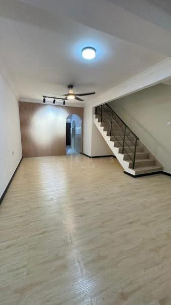 Rumah Teres 2-Tingkat untuk Disewa di Taman Johor Jaya (Johor Bahru) - Alanis Lee - Living Room - PropertyGuru.com.my