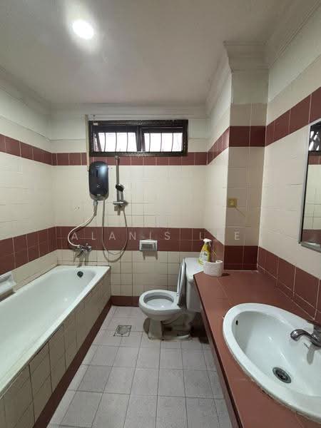 2-storey Terraced House for Rent in Taman Mount Austin (Tebrau) - Alanis Lee - Bathroom - PropertyGuru.com.my