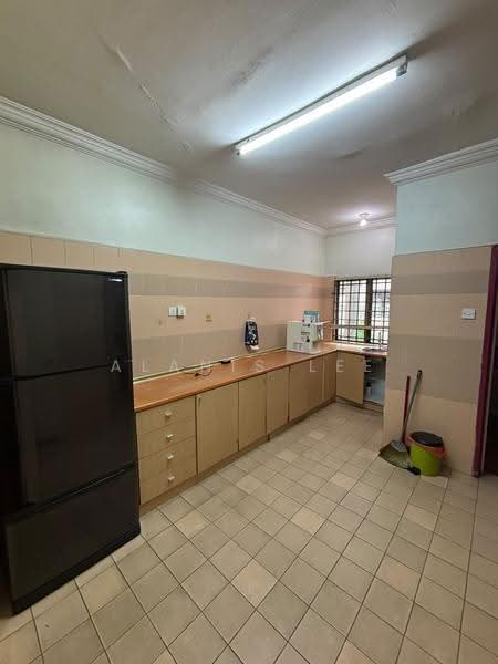 2-storey Terraced House for Rent in Taman Mount Austin (Tebrau) - Alanis Lee - Kitchen - PropertyGuru.com.my