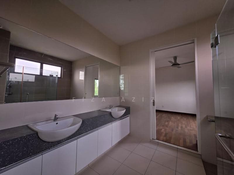 Rumah Berkembar untuk Dijual di Denai Alam (Shah Alam) - Fiza Aziz - Bathroom - PropertyGuru.com.my