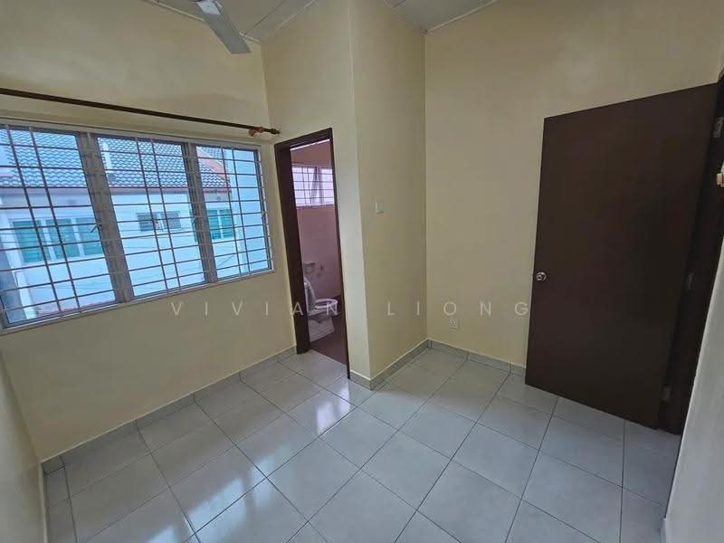 2-storey Terraced House for Rent in Taman Pelangi Semenyih (Semenyih) - Vivian Liong - Bathroom - PropertyGuru.com.my