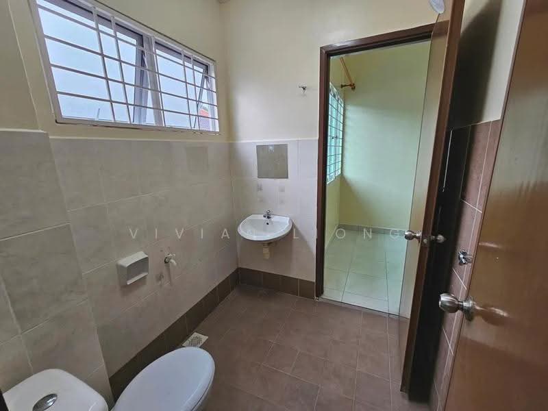 2-storey Terraced House for Rent in Taman Pelangi Semenyih (Semenyih) - Vivian Liong - Bathroom - PropertyGuru.com.my
