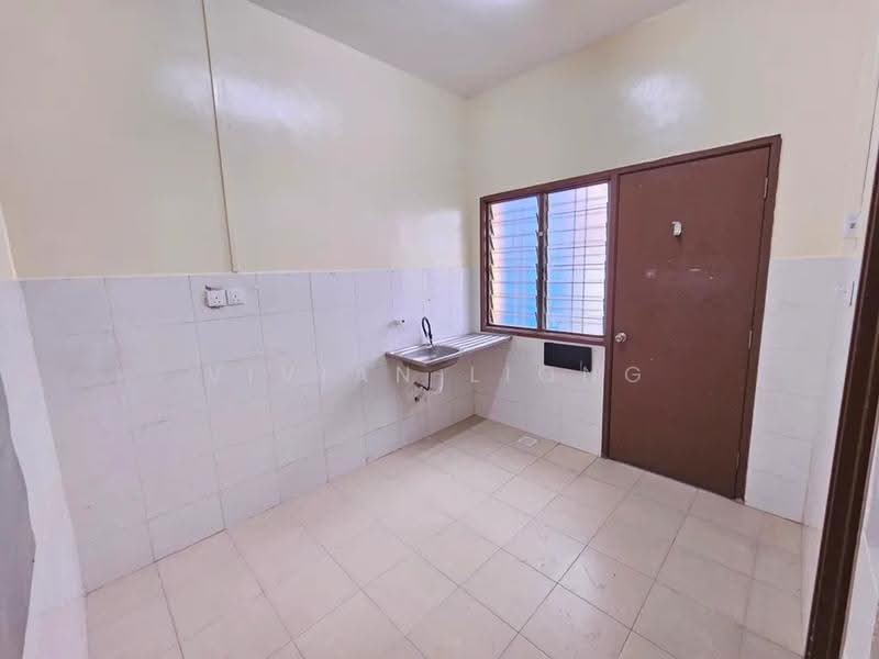 2-storey Terraced House for Rent in Taman Pelangi Semenyih (Semenyih) - Vivian Liong - Kitchen - PropertyGuru.com.my