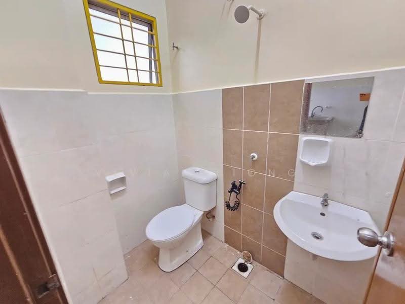 2-storey Terraced House for Rent in Taman Pelangi Semenyih (Semenyih) - Vivian Liong - Bathroom - PropertyGuru.com.my