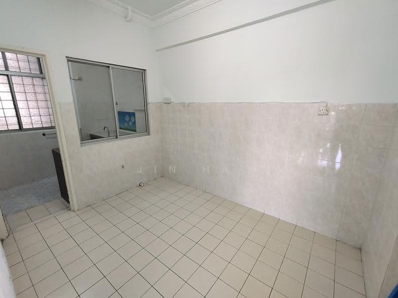 Apartment for Sale at Suria Kipark Damansara - Jin Hao - Kitchen - PropertyGuru.com.my