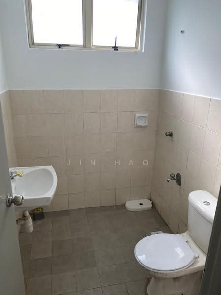 Kediaman Servis untuk Dijual di Fortune Avenue - Jin Hao - Bathroom - PropertyGuru.com.my