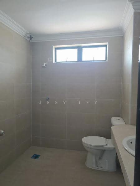 Rumah Teres 2-Tingkat untuk Dijual di Taman Mount Austin (Tebrau) - Jesy Tey - Bathroom - PropertyGuru.com.my