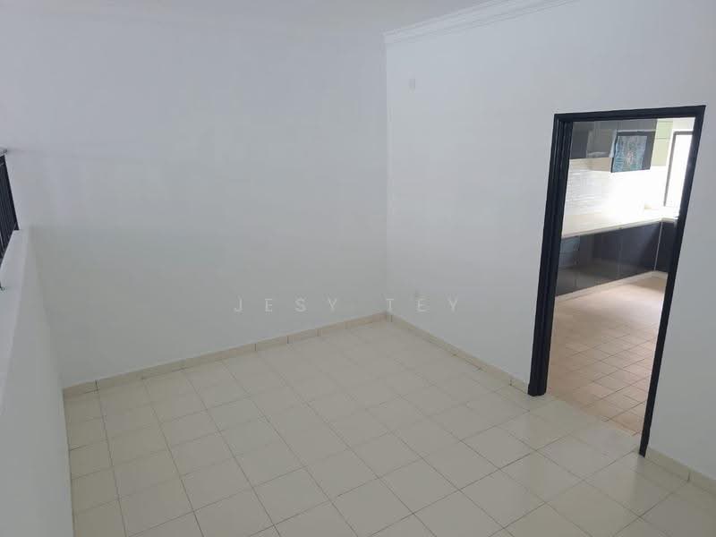 Rumah Teres 2-Tingkat untuk Dijual di Taman Mount Austin (Tebrau) - Jesy Tey - Kitchen - PropertyGuru.com.my