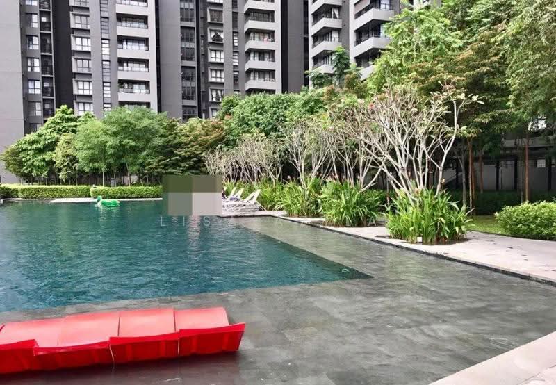 Kediaman Servis untuk Dijual di G Residence - Lisa Azila - Pool - PropertyGuru.com.my