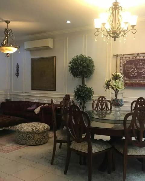 Rumah Teres 2-Tingkat untuk Dijual di Bukit Jelutong (Shah Alam) - Wan Azima - Dining Room - PropertyGuru.com.my