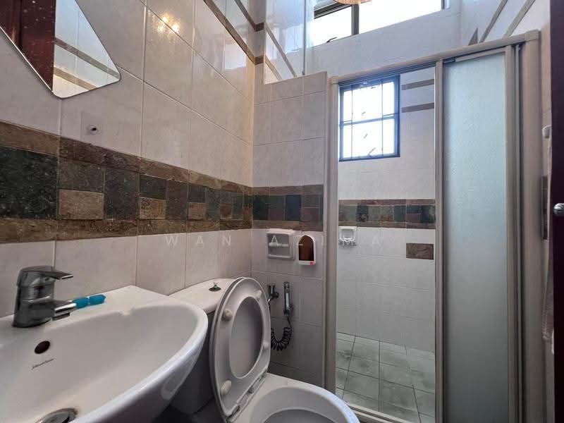 Rumah Teres 2-Tingkat untuk Dijual di Bukit Jelutong (Shah Alam) - Wan Azima - Bathroom - PropertyGuru.com.my