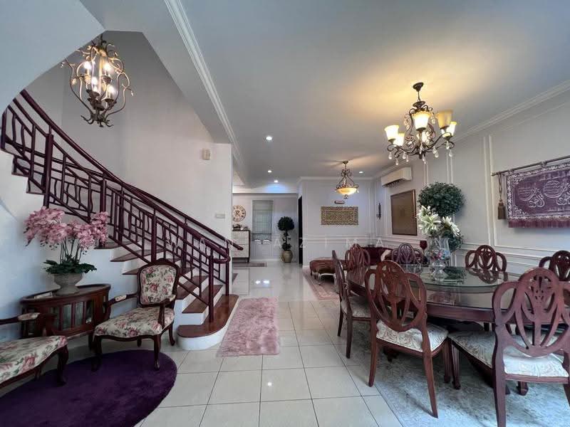 Rumah Teres 2-Tingkat untuk Dijual di Bukit Jelutong (Shah Alam) - Wan Azima - Dining Room - PropertyGuru.com.my