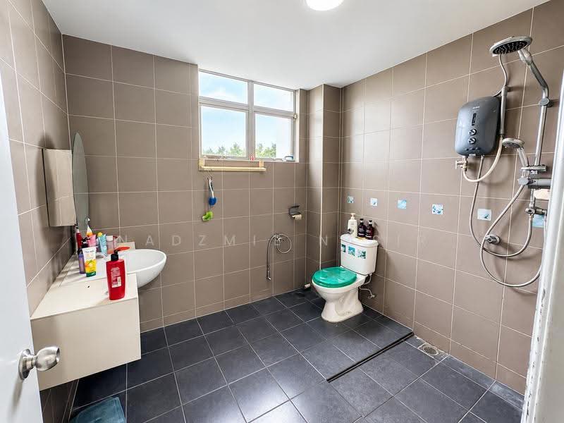 Rumah Berkembar untuk Dijual di Saujana Villa (Kajang) - Nadzmie Nasir - Bathroom - PropertyGuru.com.my