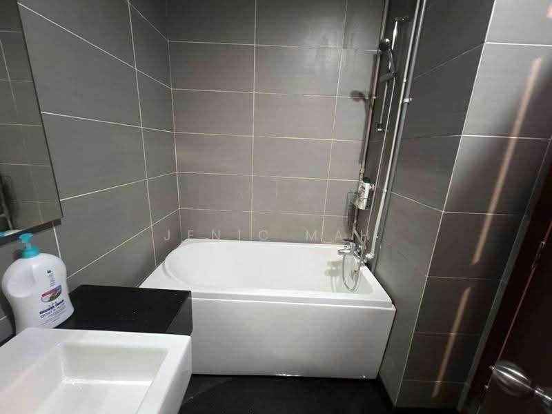 Kondominium untuk Dijual di KSL D'Esplanade Residence - Jenic Mah - Bathroom - PropertyGuru.com.my