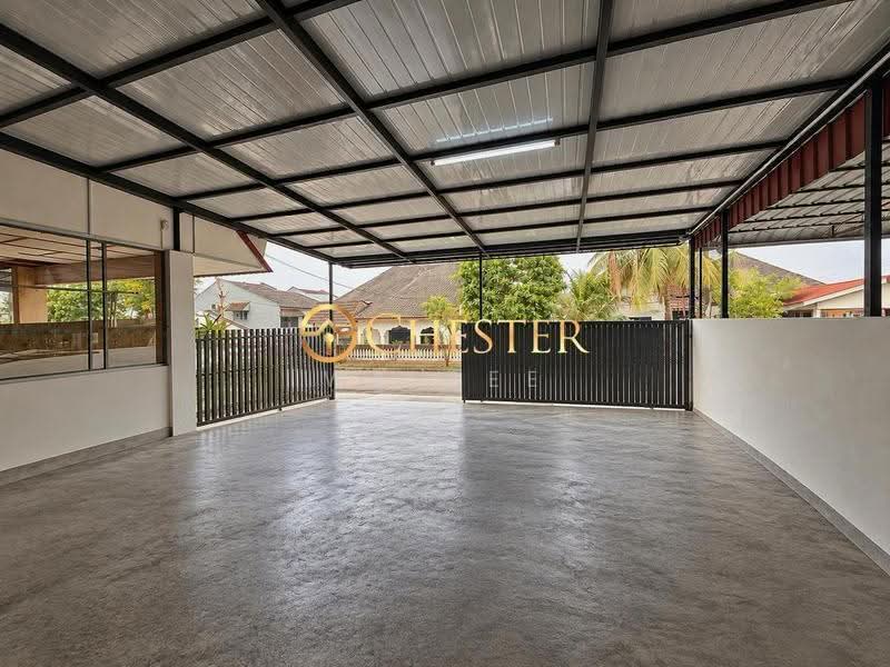 1-storey Terraced House for Sale in Taman Kampung Majid (Kluang) - WK Dee - Car Park - PropertyGuru.com.my