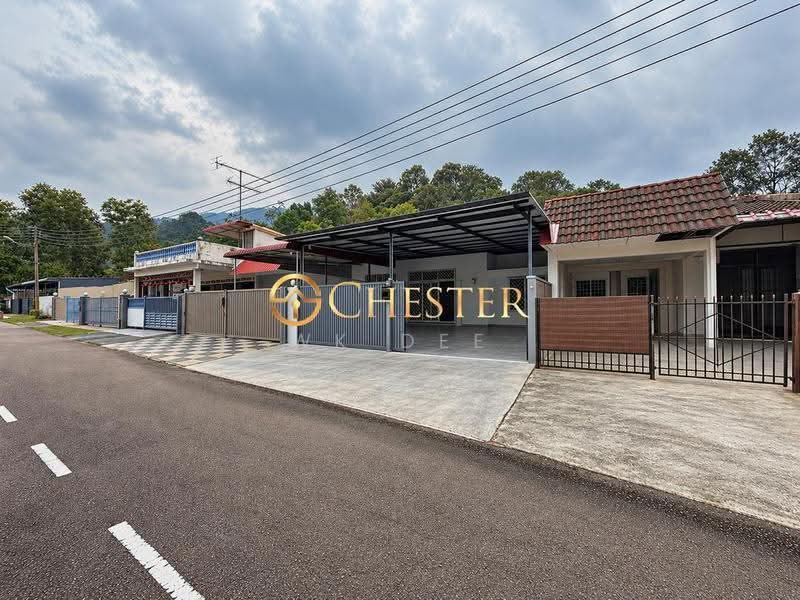 1-storey Terraced House for Sale in Taman Kampung Majid (Kluang) - WK Dee - Exterior - PropertyGuru.com.my