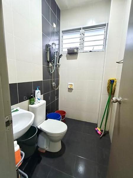 1-storey Terraced House for Sale in Bandar Putra Kulai (Kulai) - Daniel Yong - Bathroom - PropertyGuru.com.my