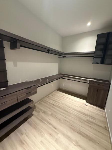 Kondominium untuk Dijual di Iris Residence - JOANNE NEOH MIN ER - Closet/Storage - PropertyGuru.com.my