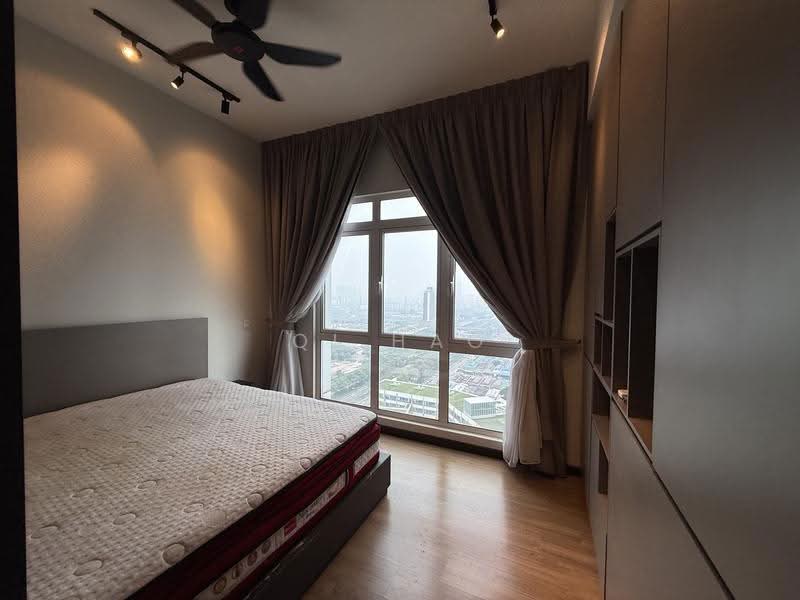 Kediaman Servis untuk Dijual di Eco Sky - QI Hao - Bedroom - PropertyGuru.com.my