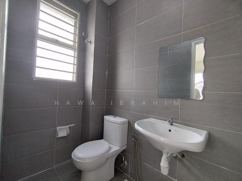Rumah Teres 2-Tingkat untuk Dijual di Taman Dato Demang (Seri Kembangan) - Hawa Ibrahim - Bathroom - PropertyGuru.com.my