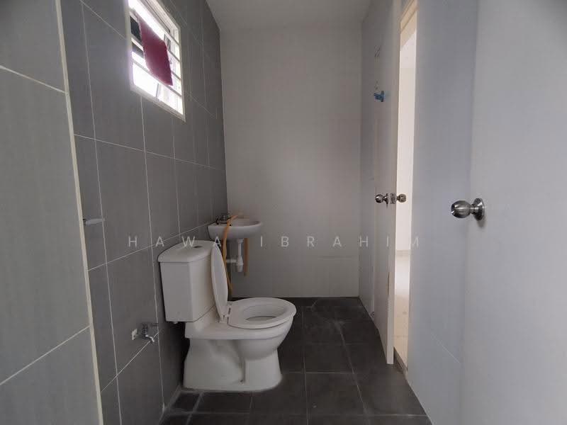 Rumah Teres 2-Tingkat untuk Dijual di Taman Dato Demang (Seri Kembangan) - Hawa Ibrahim - Bathroom - PropertyGuru.com.my