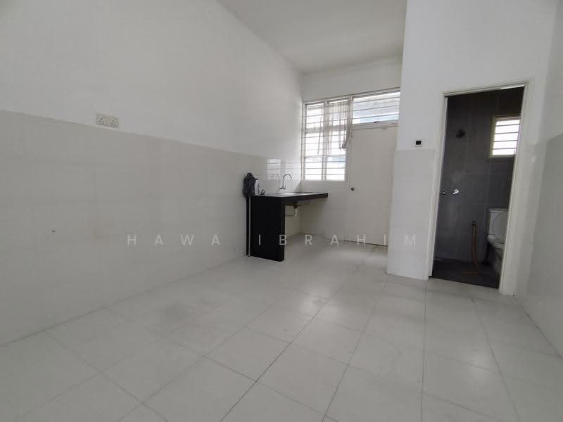 Rumah Teres 2-Tingkat untuk Dijual di Taman Dato Demang (Seri Kembangan) - Hawa Ibrahim - Kitchen - PropertyGuru.com.my