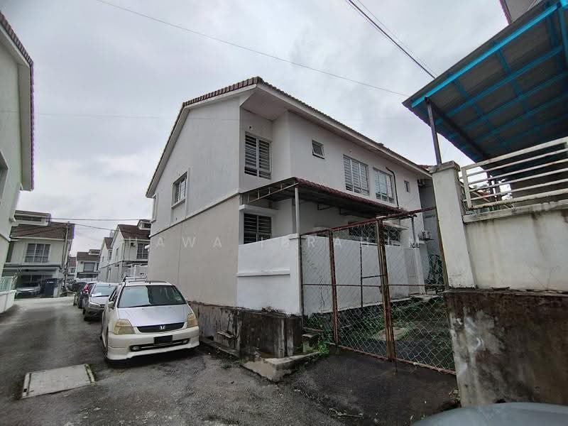 Rumah Teres 2-Tingkat untuk Dijual di Taman Dato Demang (Seri Kembangan) - Hawa Ibrahim - Exterior - PropertyGuru.com.my