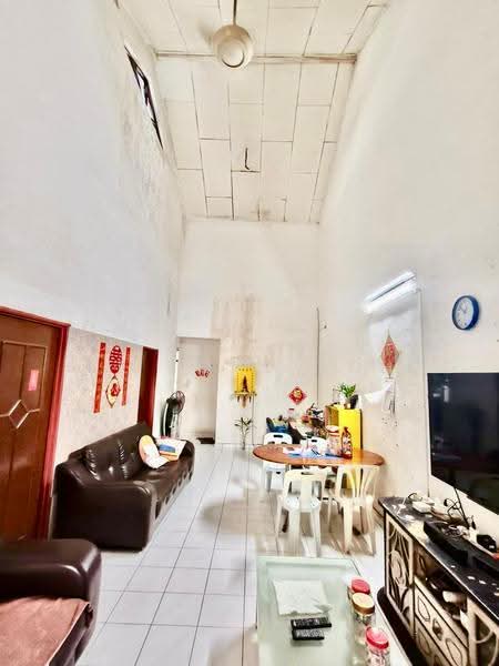 Rumah Teres 1-Tingkat untuk Dijual di Taman Daya (Johor Bahru) - Ee Fong Toh - Living Room - PropertyGuru.com.my