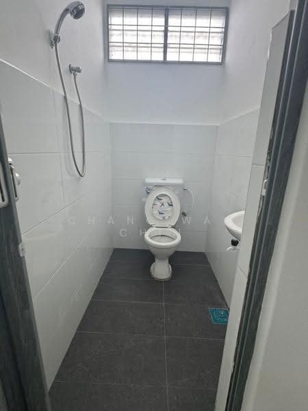 Rumah Teres 1-Tingkat untuk Dijual di Taman Puteri (Kluang) - Chang Wan Chin - Bathroom - PropertyGuru.com.my