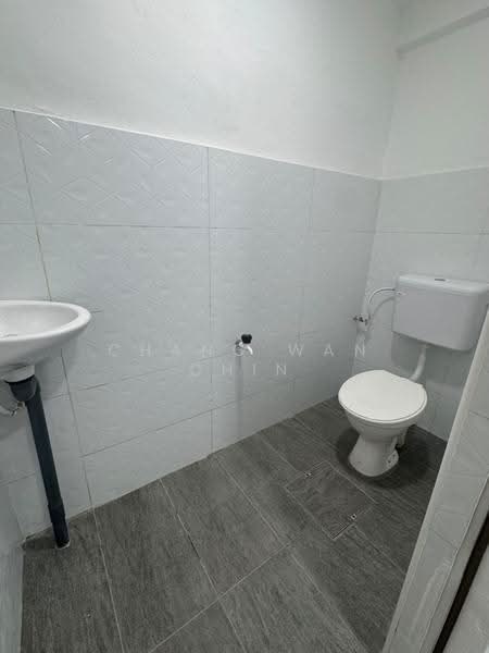 2-storey Terraced House for Sale in Taman Kluang Barat (Kluang) - Chang Wan Chin - Bathroom - PropertyGuru.com.my