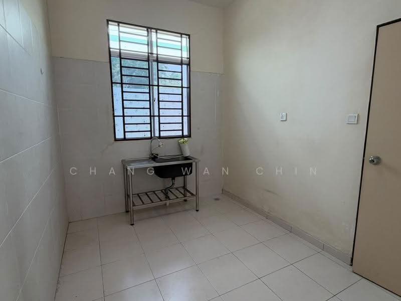 Rumah Teres 1-Tingkat untuk Dijual di Taman Kluang Indah (Kluang) - Chang Wan Chin - Kitchen - PropertyGuru.com.my